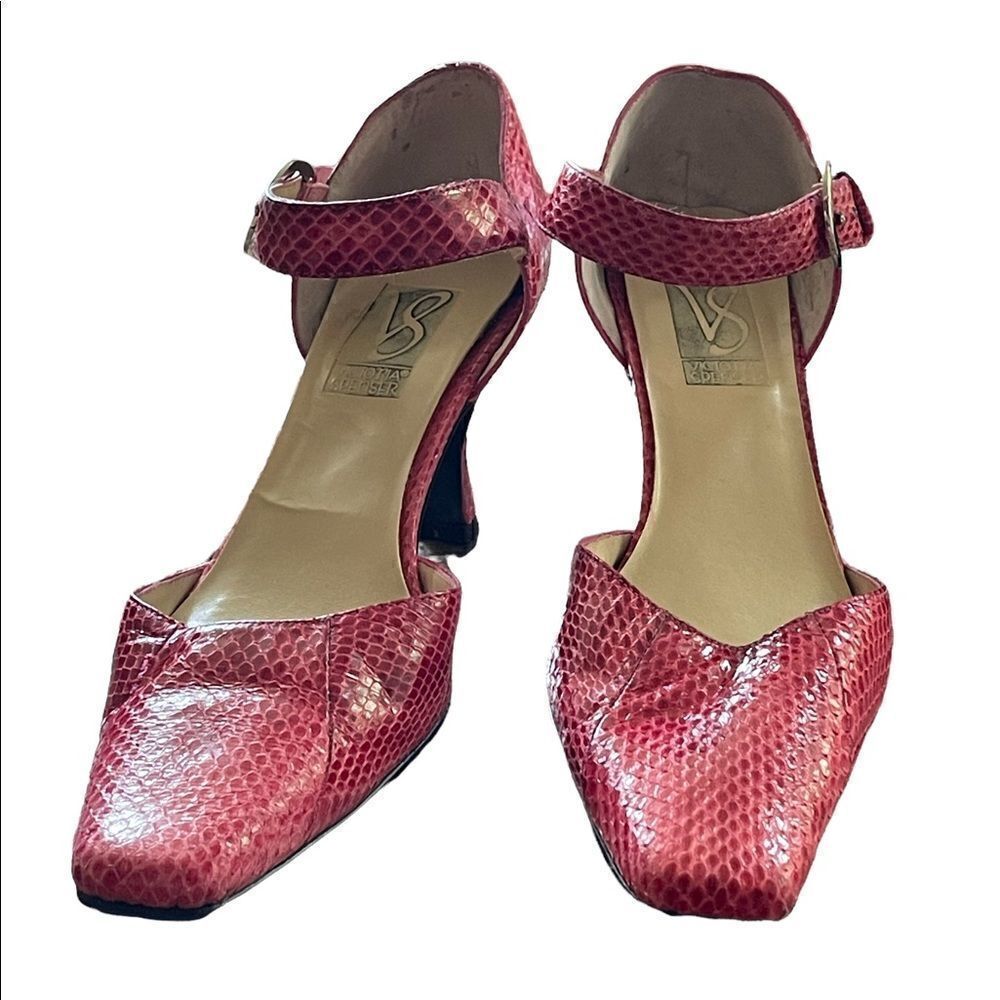 Victoria Spencer Ella genuine snake leather pink shoes. Size 8M. 3” heel